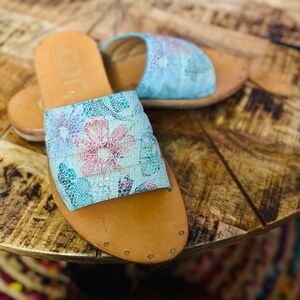 Calleen Cordero/COR Turquoise floral leather slides size 7.5
